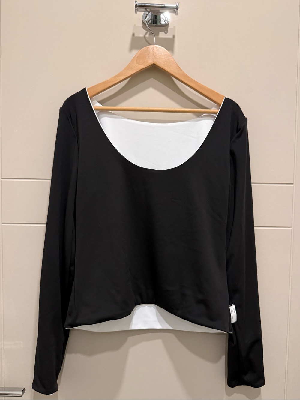 NWT Express Body Contour High Compression Reversible Scoop Neck Tee